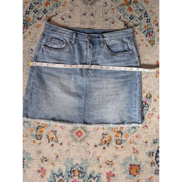 BlankNYC Light Wash Raw Hem Denim Mini Skirt - 26 - Picture 6 of 9